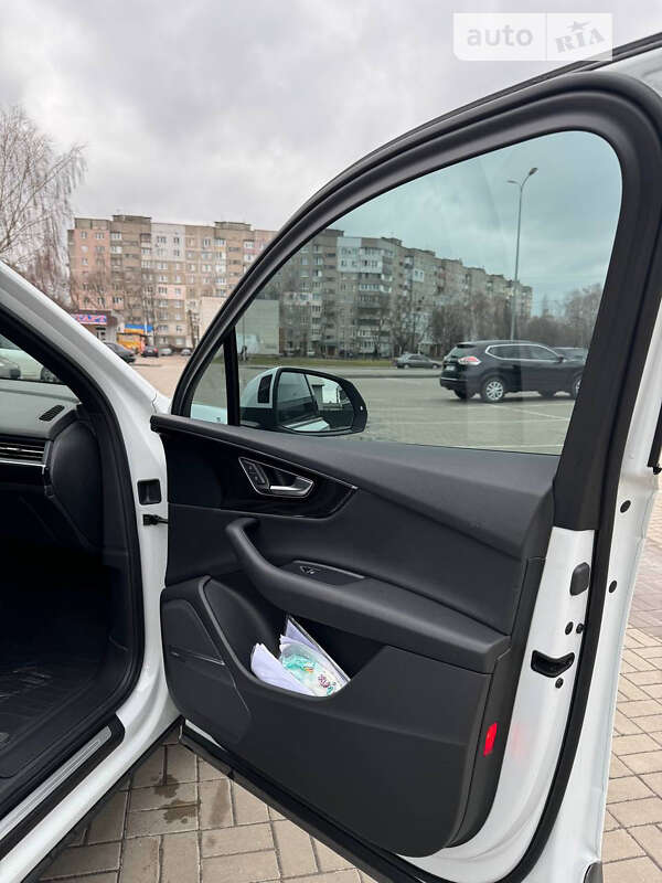 Внедорожник / Кроссовер Audi Q7 2017 в Черкассах