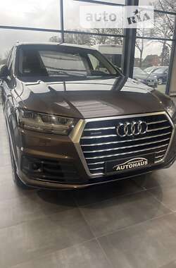 Позашляховик / Кросовер Audi Q7 2016 в Чернівцях