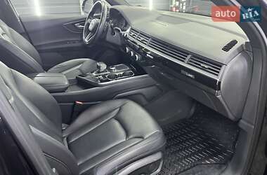 Внедорожник / Кроссовер Audi Q7 2016 в 