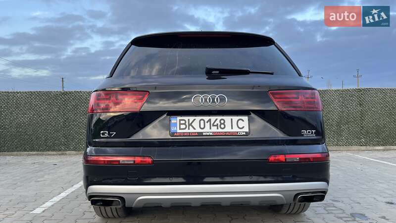 Позашляховик / Кросовер Audi Q7 2017 в Києві