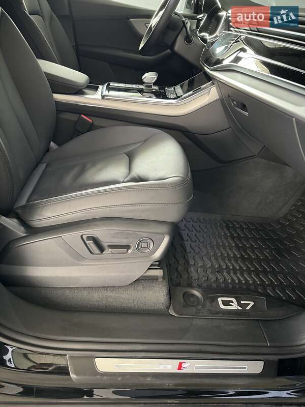 Позашляховик / Кросовер Audi Q7 2022 в Дніпрі