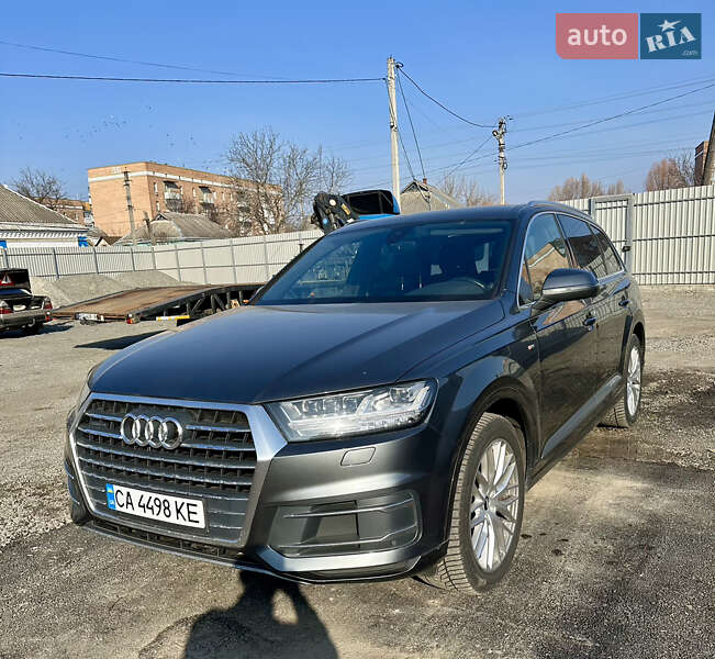Позашляховик / Кросовер Audi Q7 2018 в Шполі