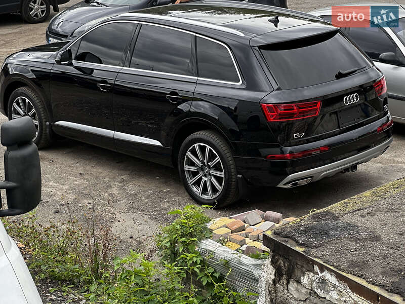 Внедорожник / Кроссовер Audi Q7 2016 в Киеве