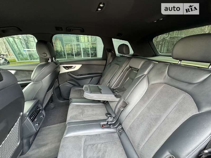 Позашляховик / Кросовер Audi Q7 2020 в Києві