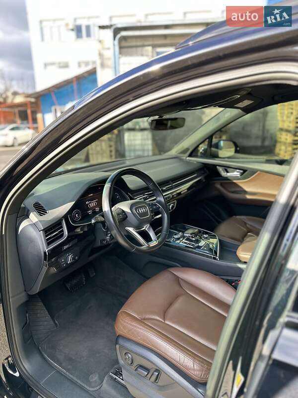 Позашляховик / Кросовер Audi Q7 2016 в Києві