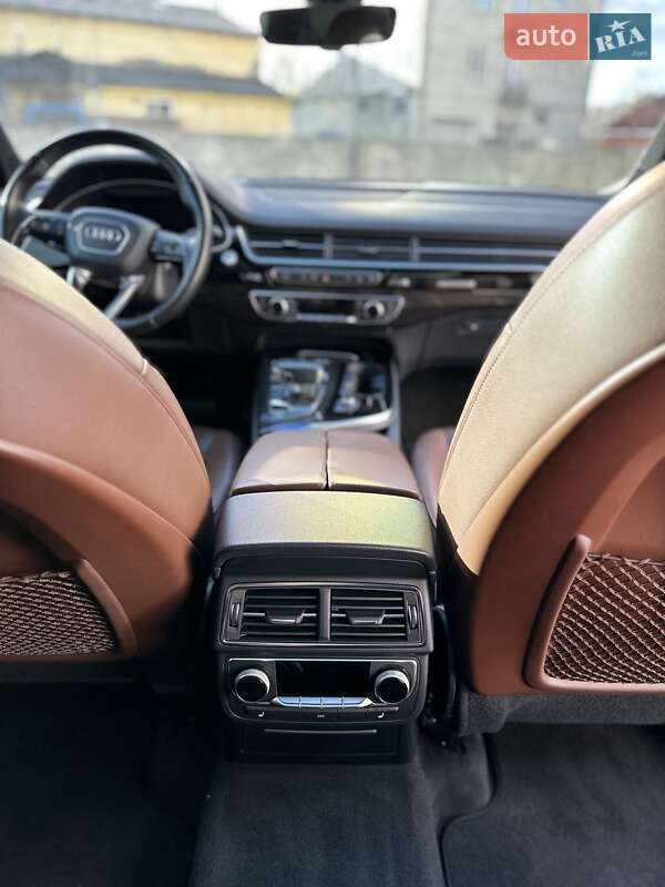 Позашляховик / Кросовер Audi Q7 2016 в Києві