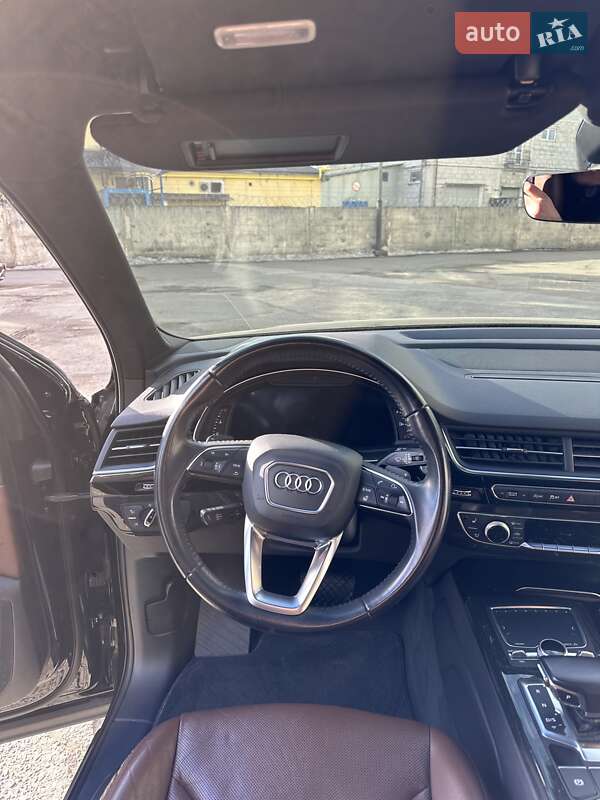 Позашляховик / Кросовер Audi Q7 2016 в Києві