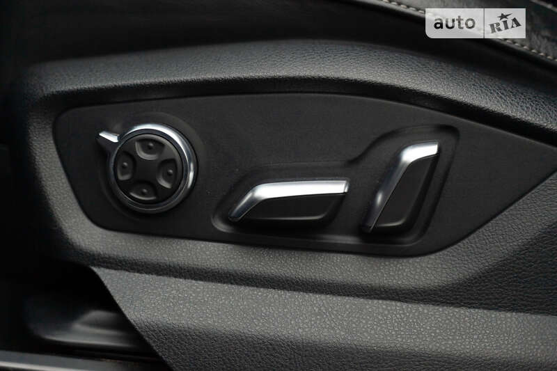 Внедорожник / Кроссовер Audi Q7 2015 в Первомайске