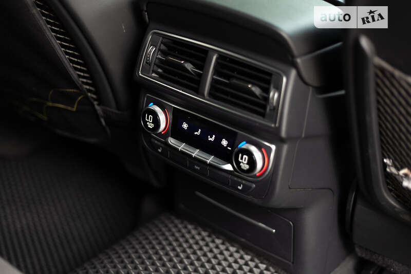 Внедорожник / Кроссовер Audi Q7 2015 в Первомайске