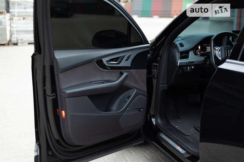 Внедорожник / Кроссовер Audi Q7 2015 в Первомайске