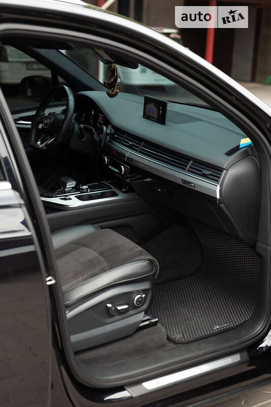 Внедорожник / Кроссовер Audi Q7 2015 в Первомайске