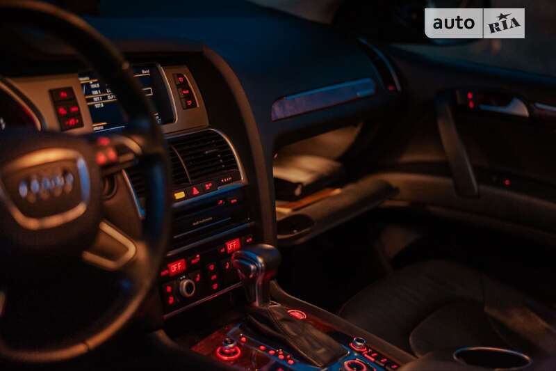 Внедорожник / Кроссовер Audi Q7 2015 в Черкассах