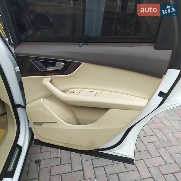 Позашляховик / Кросовер Audi Q7 2017 в Сумах