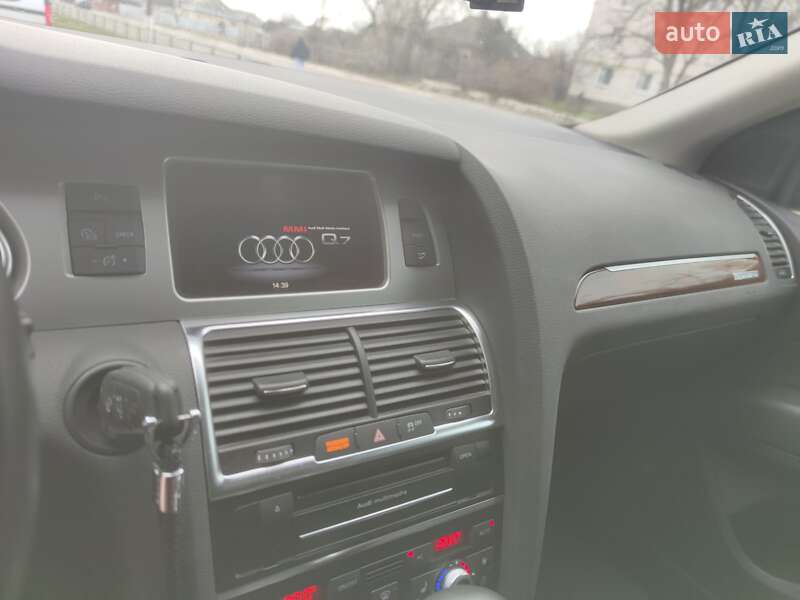 Внедорожник / Кроссовер Audi Q7 2011 в Березане