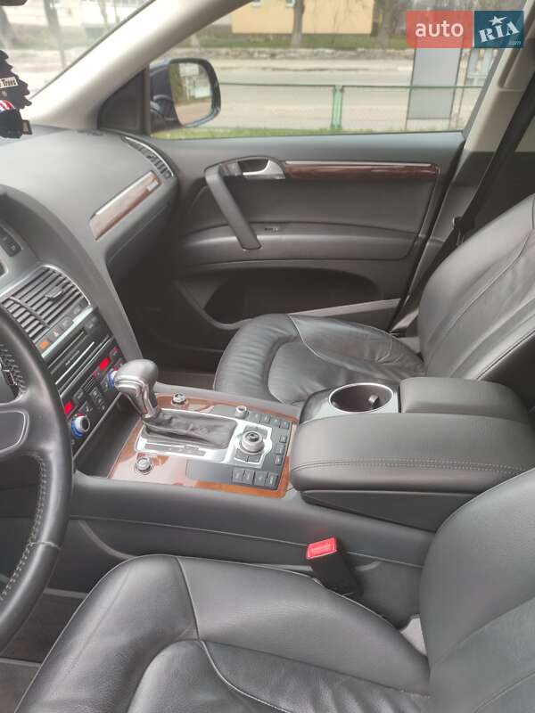 Внедорожник / Кроссовер Audi Q7 2011 в Березане