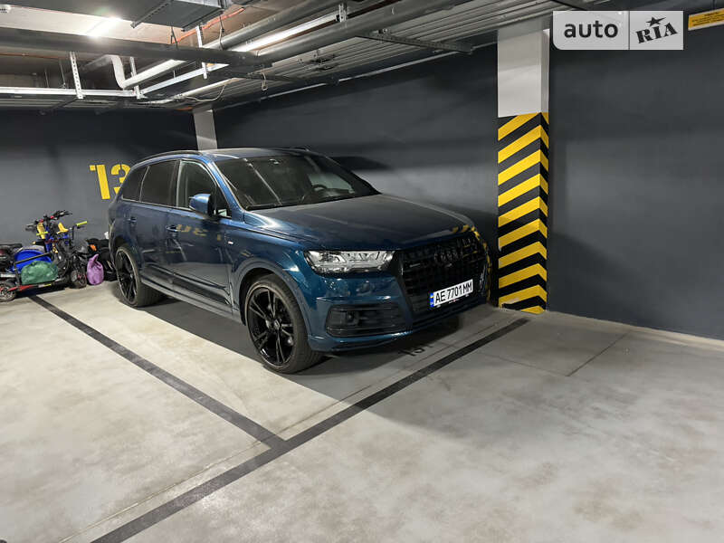 Внедорожник / Кроссовер Audi Q7 2017 в Днепре