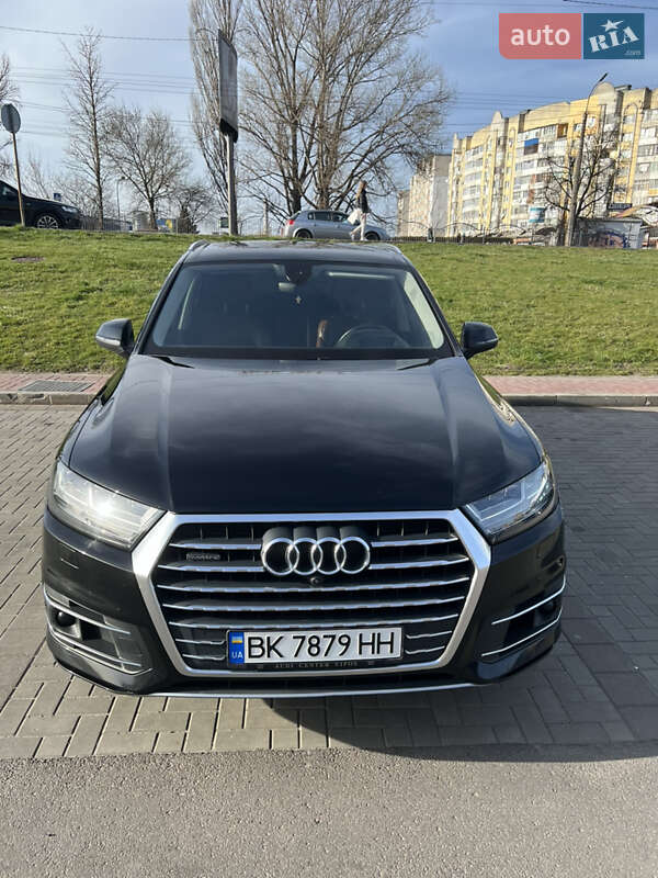 Внедорожник / Кроссовер Audi Q7 2016 в Луцке