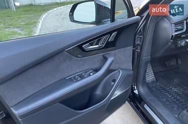 Позашляховик / Кросовер Audi Q7 2017 в 