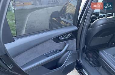 Позашляховик / Кросовер Audi Q7 2017 в 