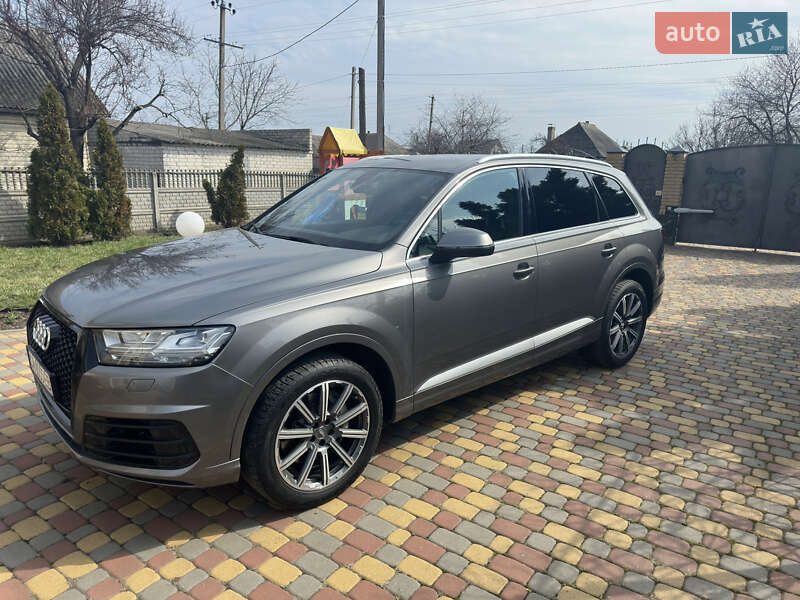 Позашляховик / Кросовер Audi Q7 2016 в Києві