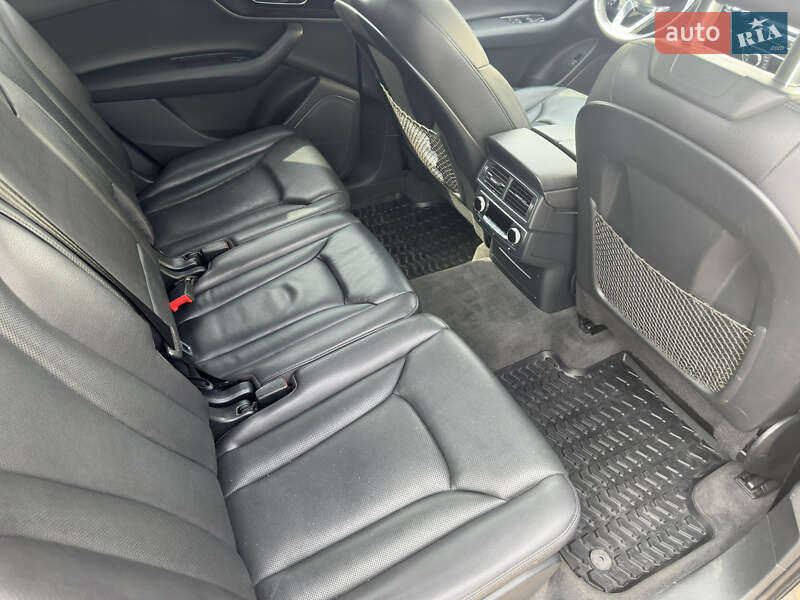 Позашляховик / Кросовер Audi Q7 2016 в Києві