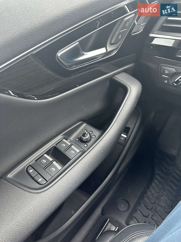 Позашляховик / Кросовер Audi Q7 2016 в Києві