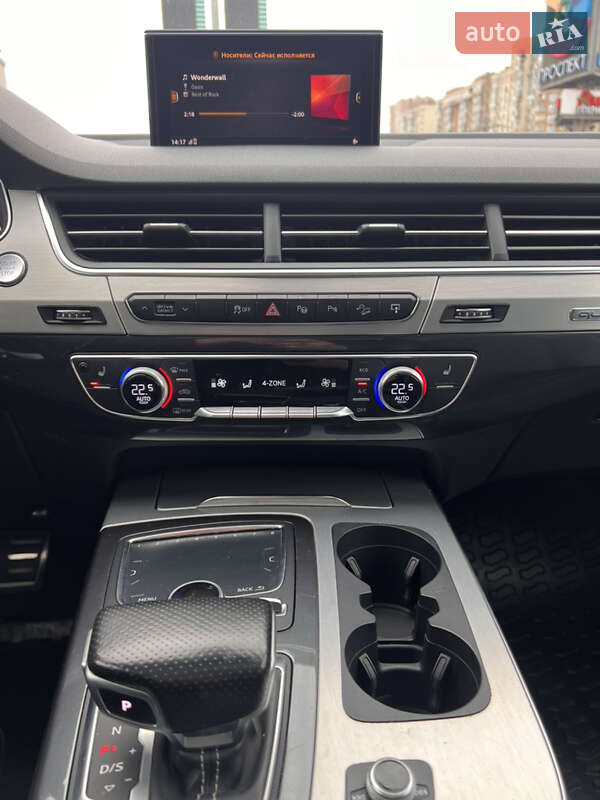 Внедорожник / Кроссовер Audi Q7 2016 в Киеве