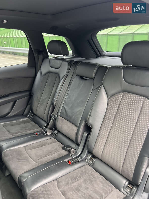 Внедорожник / Кроссовер Audi Q7 2016 в Киеве