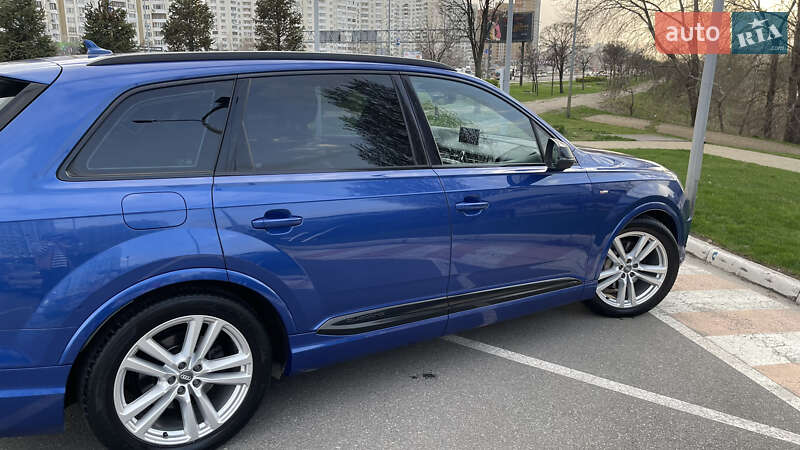 Позашляховик / Кросовер Audi Q7 2017 в Києві