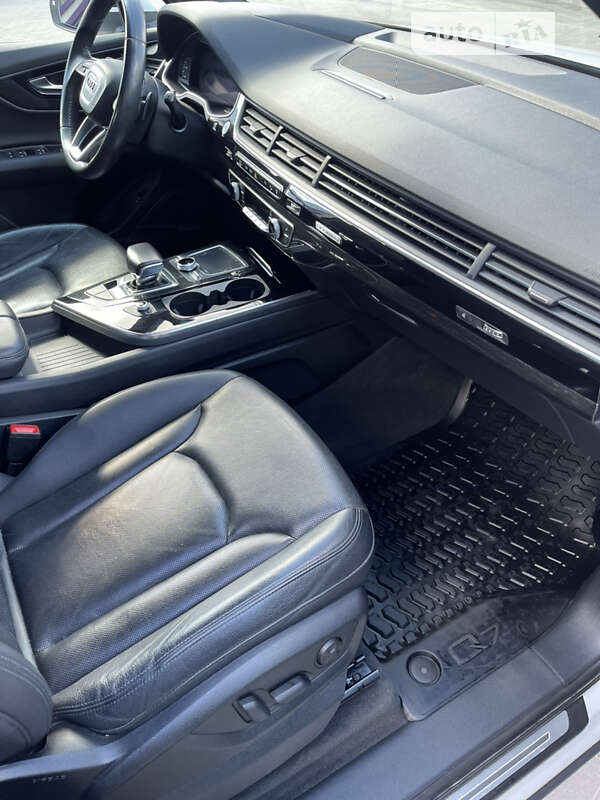Внедорожник / Кроссовер Audi Q7 2016 в Черновцах