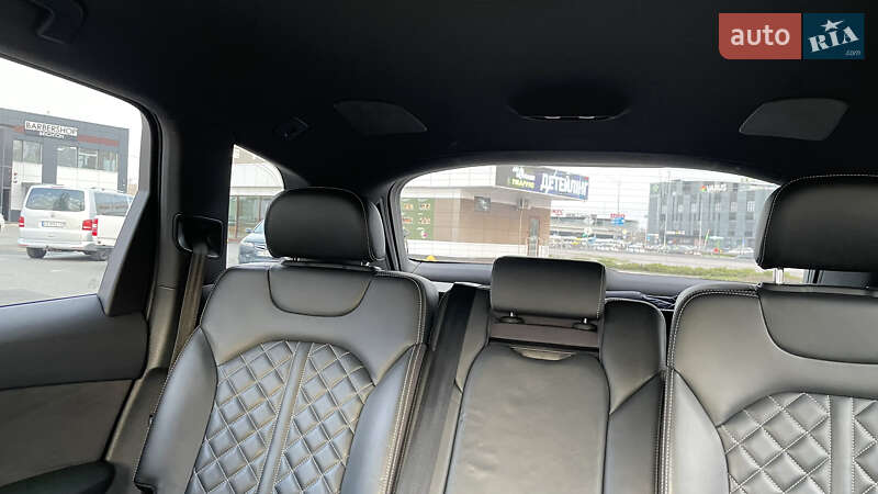 Позашляховик / Кросовер Audi Q7 2017 в Києві