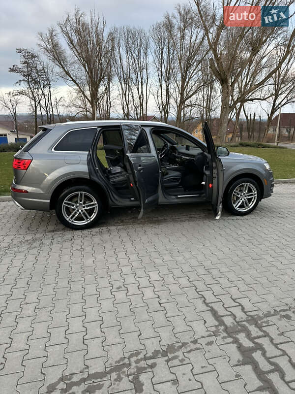 Позашляховик / Кросовер Audi Q7 2016 в Чернівцях