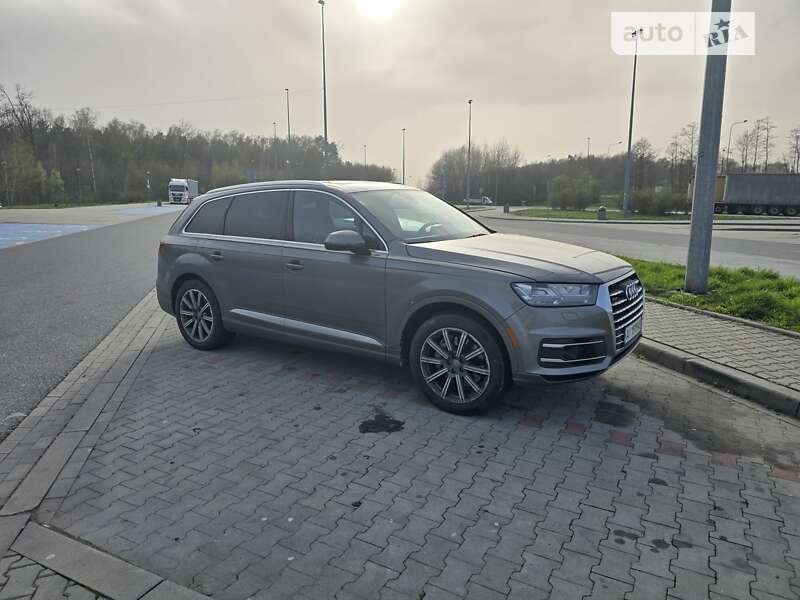 Внедорожник / Кроссовер Audi Q7 2017 в 