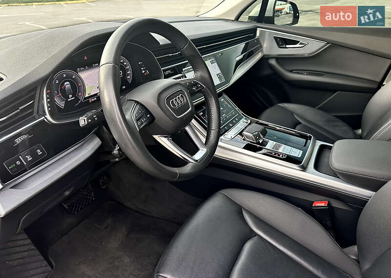 Позашляховик / Кросовер Audi Q7 2020 в Ужгороді