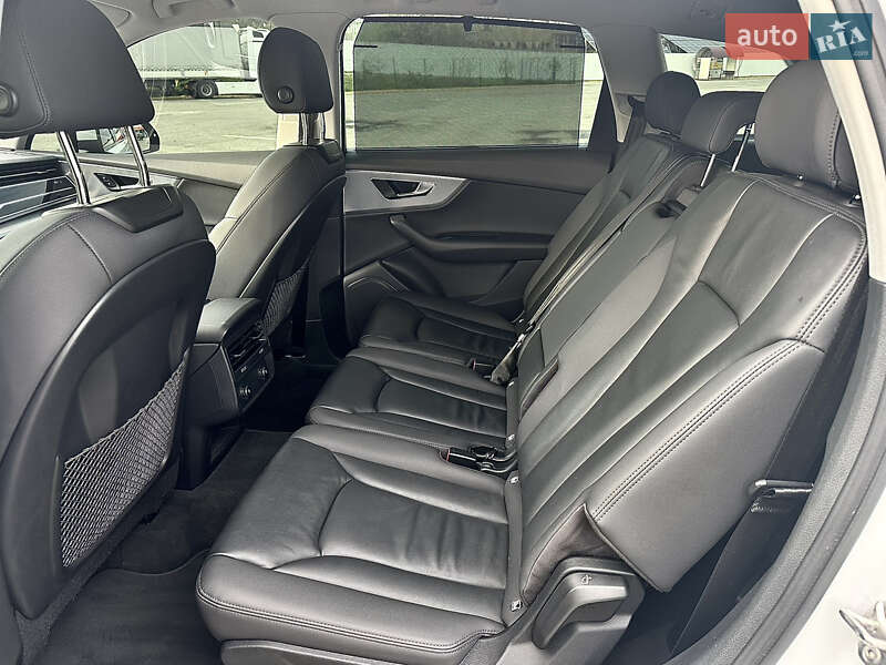 Позашляховик / Кросовер Audi Q7 2020 в Ужгороді