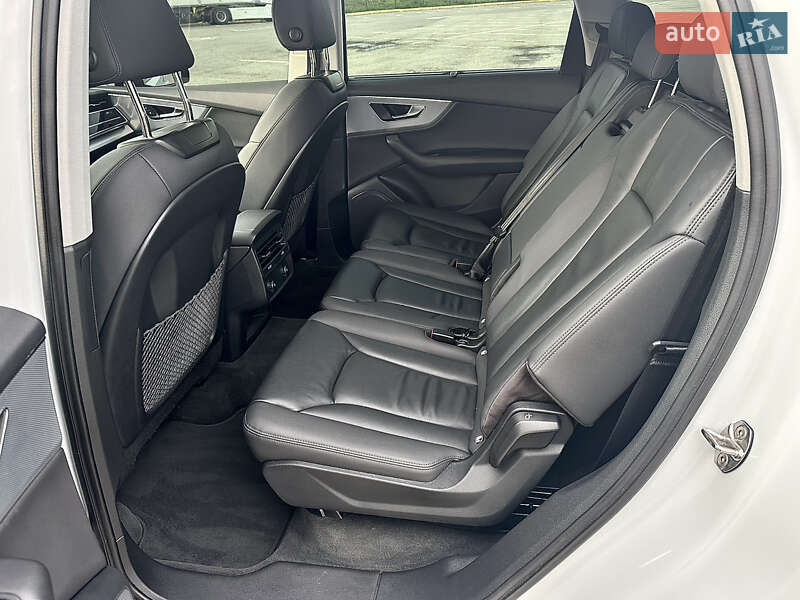 Позашляховик / Кросовер Audi Q7 2020 в Ужгороді