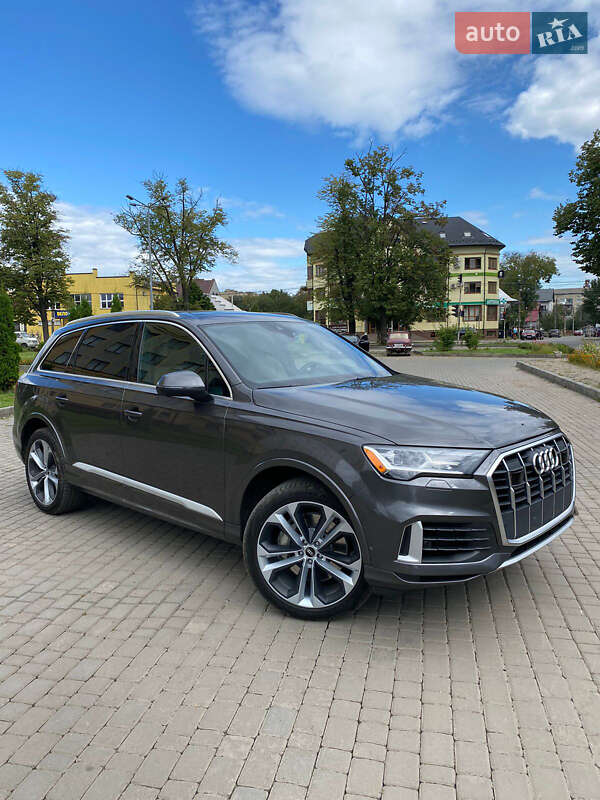 Внедорожник / Кроссовер Audi Q7 2021 в 
