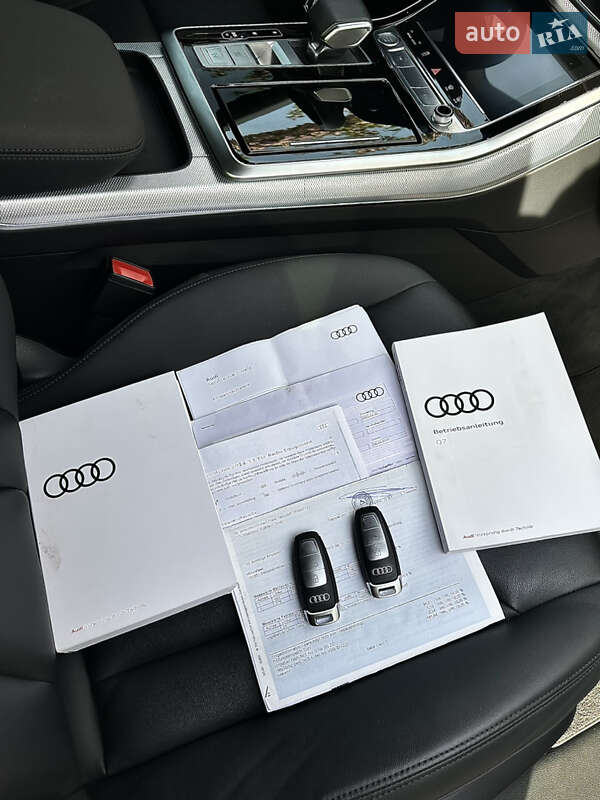 Позашляховик / Кросовер Audi Q7 2020 в Ужгороді
