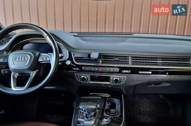 Внедорожник / Кроссовер Audi Q7 2017 в 