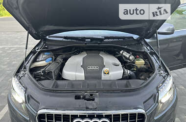 Позашляховик / Кросовер Audi Q7 2015 в 