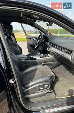 Внедорожник / Кроссовер Audi Q7 2015 в Городке