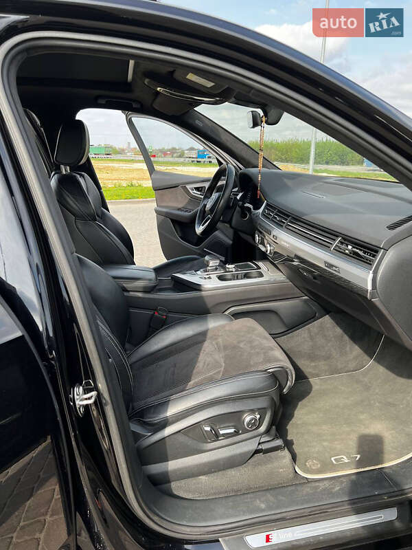 Позашляховик / Кросовер Audi Q7 2015 в Городку