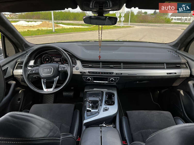 Позашляховик / Кросовер Audi Q7 2015 в Городку