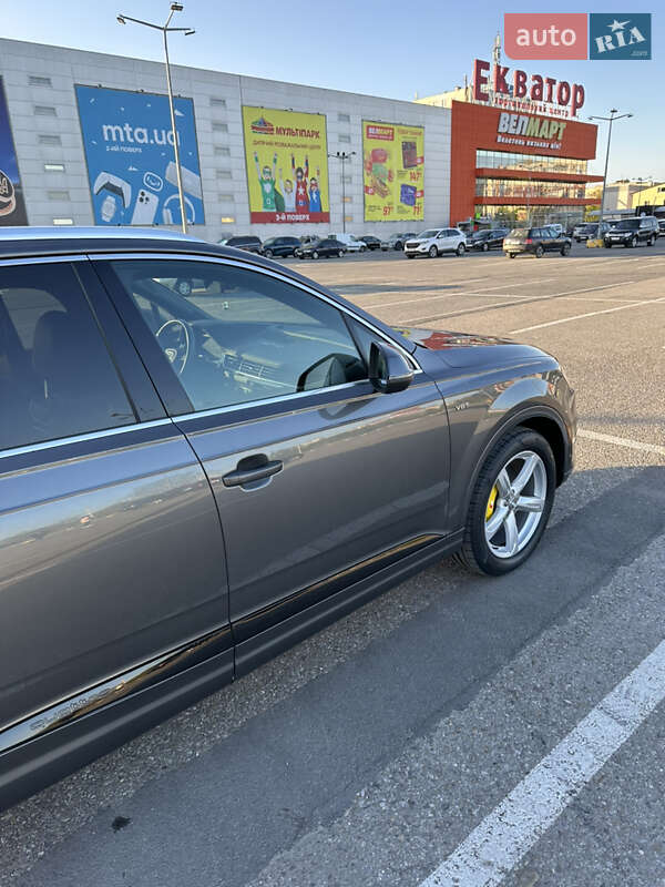 Внедорожник / Кроссовер Audi Q7 2019 в Черновцах