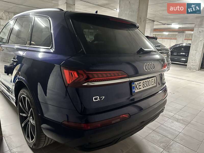 Позашляховик / Кросовер Audi Q7 2020 в Дніпрі