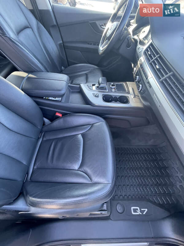 Позашляховик / Кросовер Audi Q7 2016 в Чернігові
