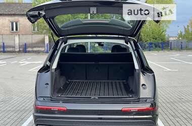 Внедорожник / Кроссовер Audi Q7 2018 в 