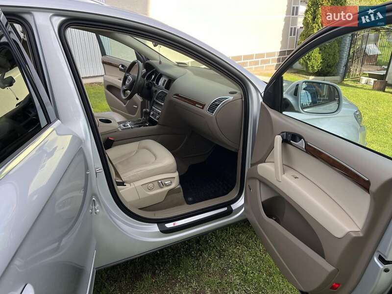 Позашляховик / Кросовер Audi Q7 2013 в Косові
