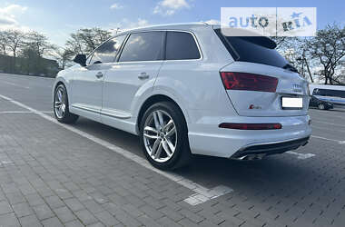 Внедорожник / Кроссовер Audi Q7 2016 в 