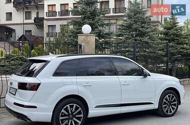 Внедорожник / Кроссовер Audi Q7 2017 в 